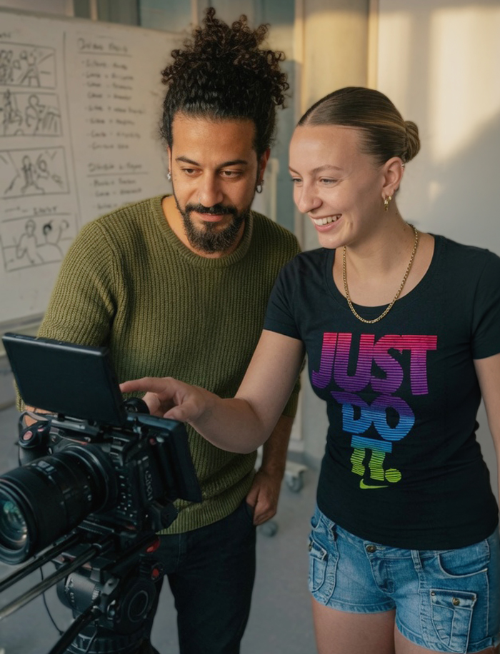 Mani Nickpour reviewing footage with a student